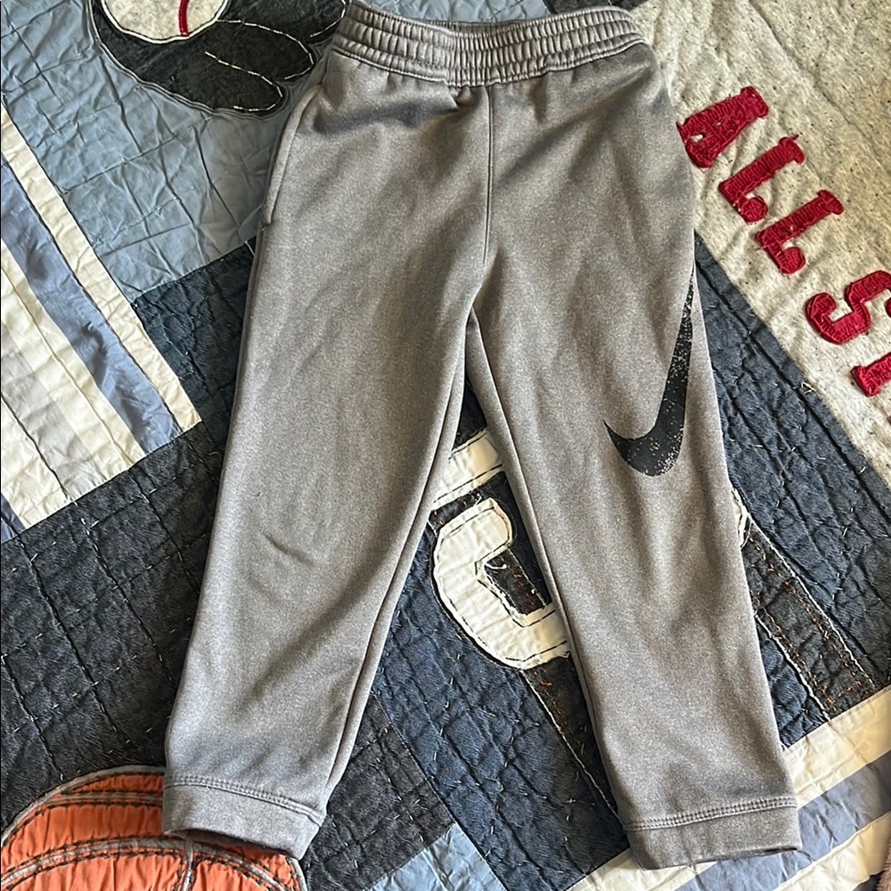 Boys Nike sweatpants size 5